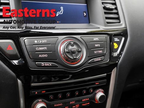 Used 2019 Nissan Pathfinder SV image 20