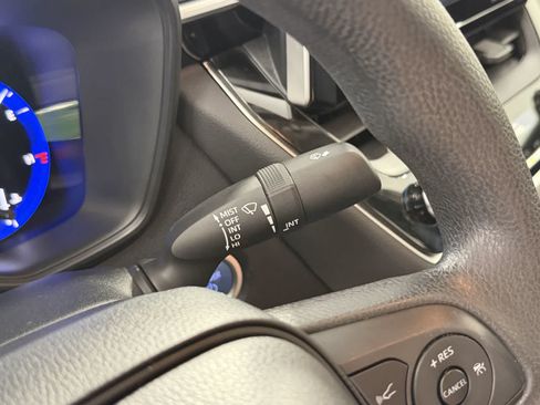 Used 2021 Toyota Corolla LE FWD image 17