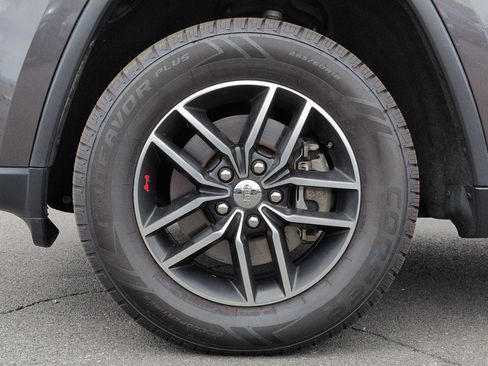 Used 2017 Jeep Grand Cherokee Trailhawk AWD/4WD image 14