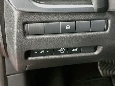 Used 2025 Nissan Rogue SV AWD/4WD image 17