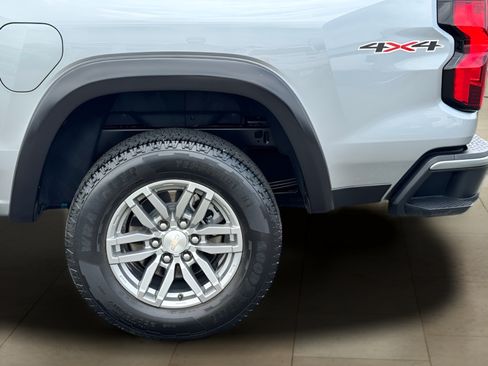 Used 2024 Chevrolet Colorado LT w/ LT Convenience Package II AWD/4WD image 41