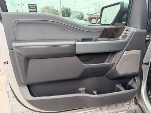 Used 2023 Ford F150 Lightning Lariat image 11