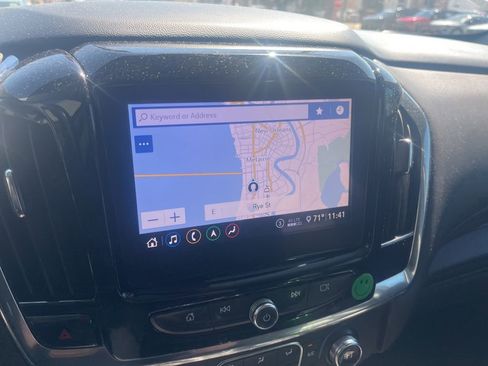 Used 2020 Chevrolet Traverse LT w/ LT Premium Package image 3