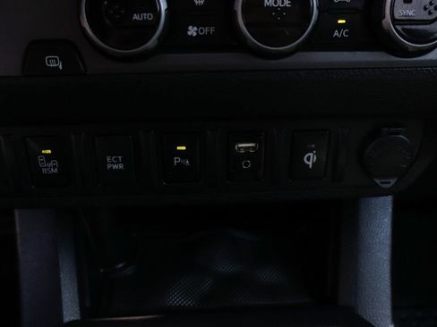 Used 2017 Toyota Tacoma TRD Off-Road RWD image 31