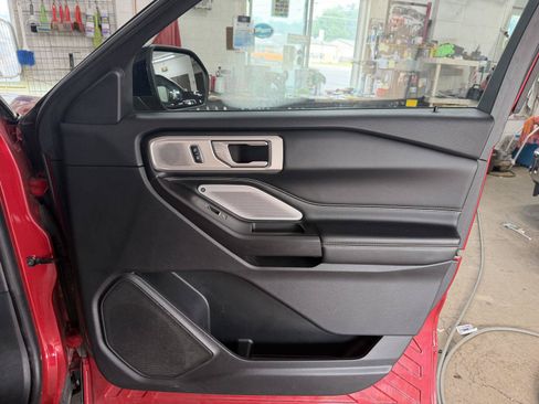 Certified 2020 Ford Explorer ST w/ Premium Technology Package AWD/4WD image 30