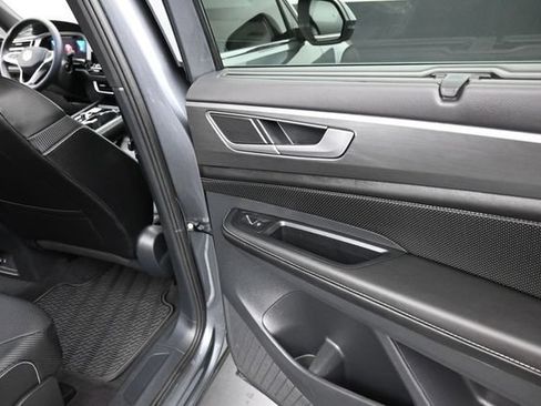 Used 2024 Volkswagen Atlas Cross Sport SE FWD image 19