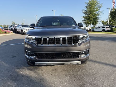 Used 2023 Jeep Wagoneer Series II w/ Premium Group I AWD/4WD image 3