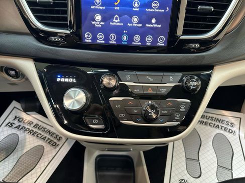 Used 2018 Chrysler Pacifica Touring-L Plus FWD image 29
