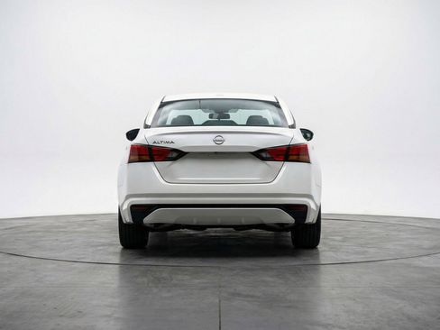 Used 2025 Nissan Altima 2.5 SV FWD image 7