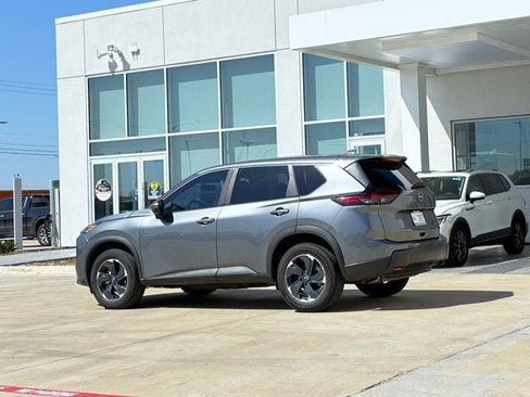 Used 2024 Nissan Rogue SV FWD image 4