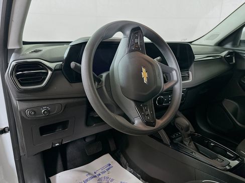 Used 2025 Chevrolet TrailBlazer LT AWD/4WD image 9