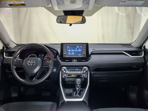 Used 2020 Toyota RAV4 XLE image 20