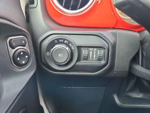 Used 2022 Jeep Wrangler Unlimited Sahara w/ Cold Weather Group AWD/4WD image 18
