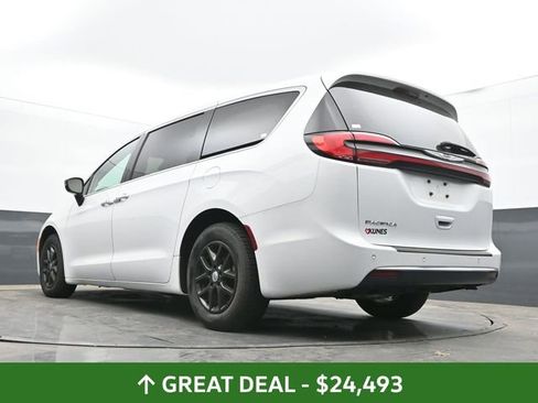 Used 2024 Chrysler Pacifica Touring-L FWD image 52