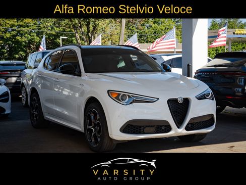 Used 2022 Alfa Romeo Stelvio Veloce image 3