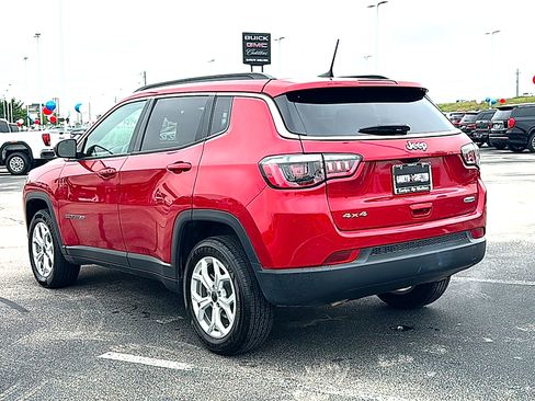Used 2025 Jeep Compass Latitude w/ Sun & Sound Group AWD/4WD image 6