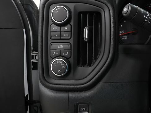 Used 2023 Chevrolet Silverado 1500 Custom image 18