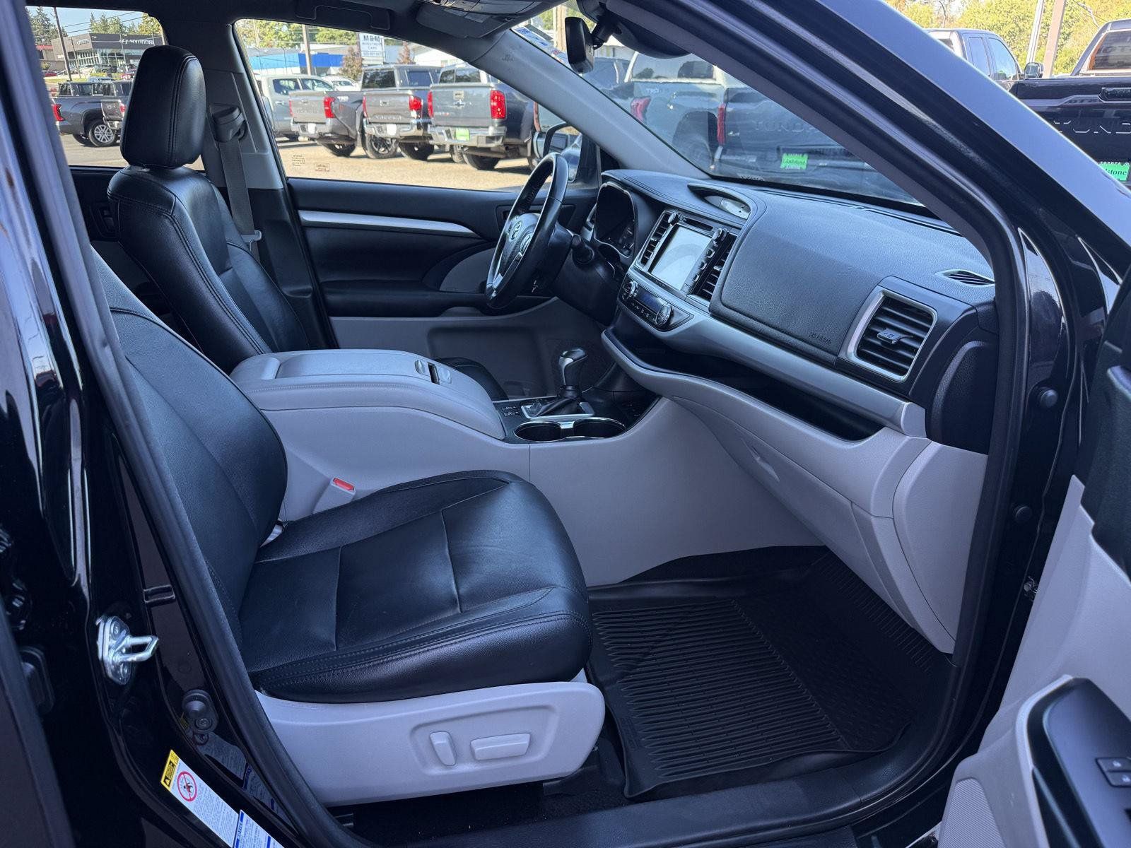 Used 2018 Toyota Highlander XLE AWD/4WD image 22