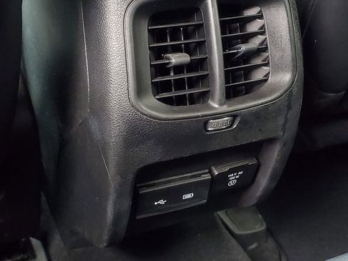 Used 2020 Jeep Cherokee Limited image 33