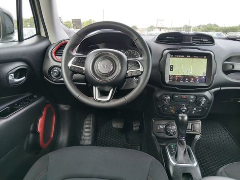 Used 2023 Jeep Renegade Trailhawk AWD/4WD image 10