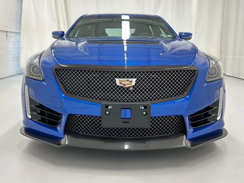 Used 2018 Cadillac CTS V w/ Carbon Fiber Package RWD image 5