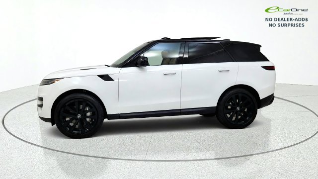 Used 2025 Land Rover Range Rover Sport SE AWD/4WD image 4