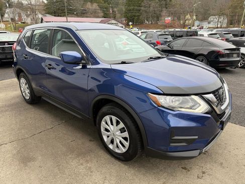 Used 2018 Nissan Rogue S image 3
