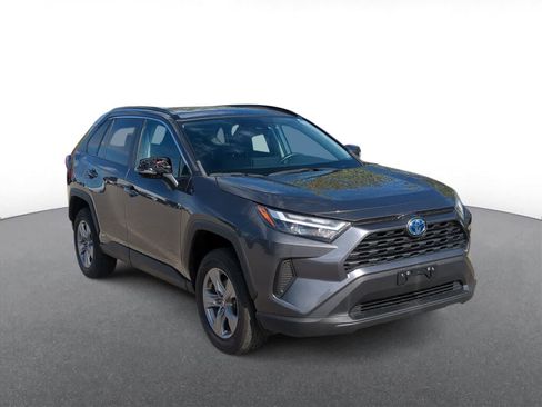 Used 2022 Toyota RAV4 XLE w/ Convenience Package AWD/4WD image 2