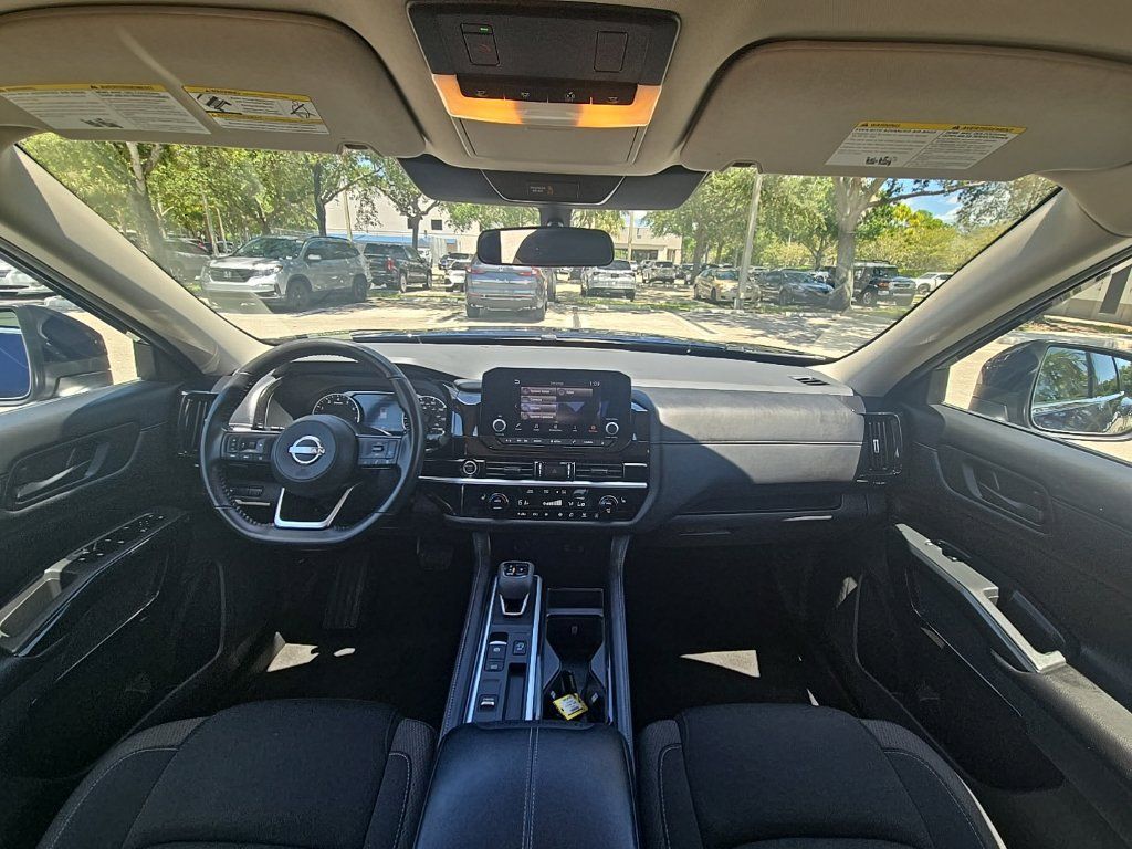 Used 2024 Nissan Pathfinder SV FWD image 29