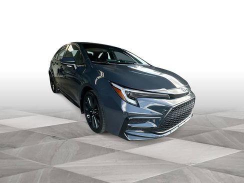 Used 2025 Toyota Corolla SE FWD image 2