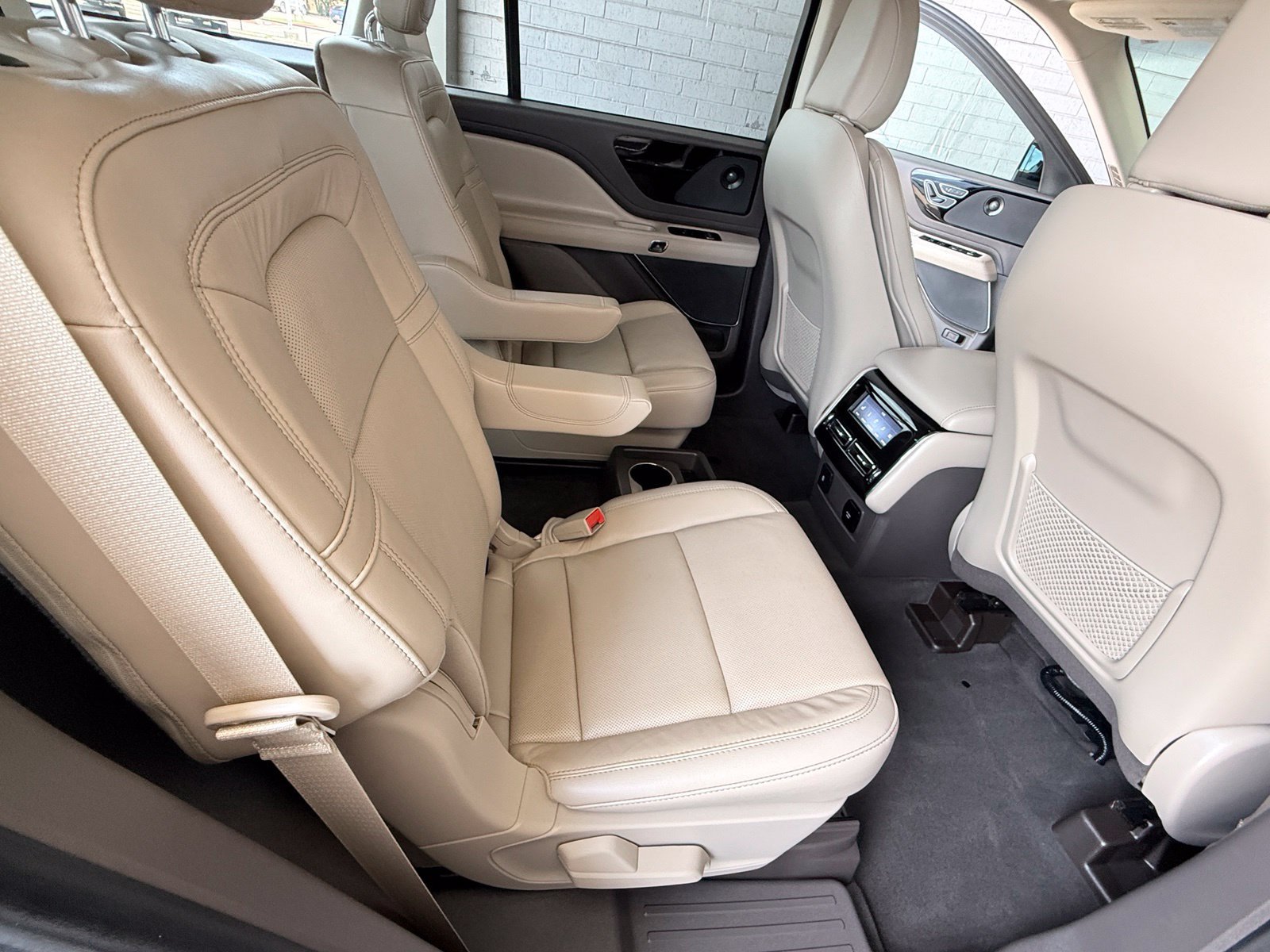 Used 2023 Lincoln Aviator Reserve w/ Elements Package Plus AWD/4WD image 20
