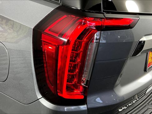 Used 2022 GMC Yukon SLT w/ SLT Luxury Package image 26