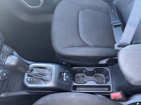 Used 2021 Jeep Renegade Sport image 16