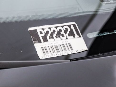 Certified 2025 Porsche Macan 4S Electric AWD/4WD image 30