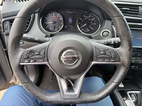 Used 2017 Nissan Rogue Sport SL FWD image 12