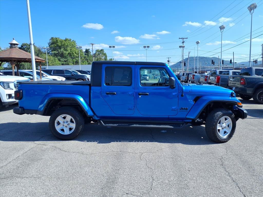 Used 2022 Jeep Gladiator Sport AWD/4WD image 3