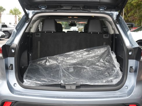 Certified 2024 Toyota Highlander LE image 18