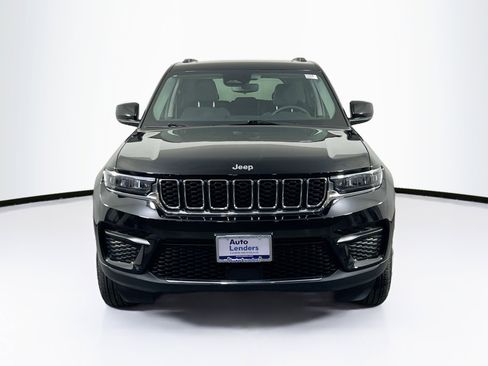 Used 2023 Jeep Grand Cherokee Laredo w/ Luxury Tech Group I image 2