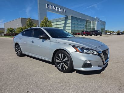 Used 2021 Nissan Altima 2.5 SV w/ SV Premium Package