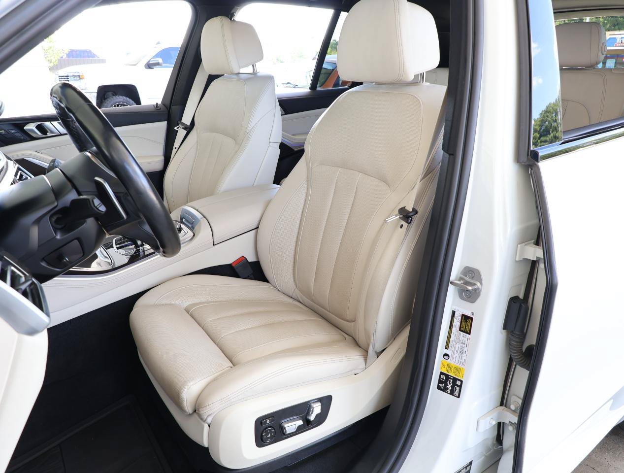 Used 2022 BMW X5 xDrive40i w/ M Sport Package AWD/4WD image 14