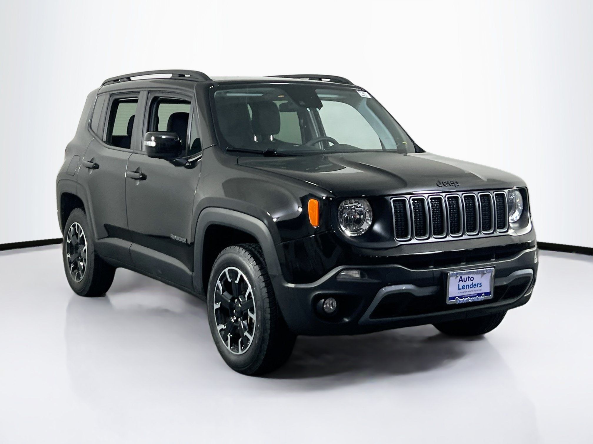 Used 2023 Jeep Renegade Latitude w/ Sun/Sound Group AWD/4WD image 3