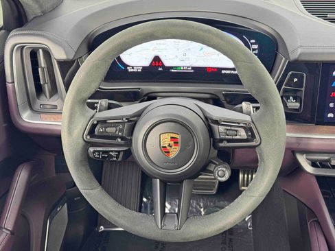 Used 2024 Porsche Cayenne Turbo image 21