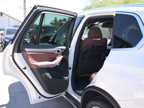 Used 2025 BMW X5 xDrive40i AWD/4WD image 10