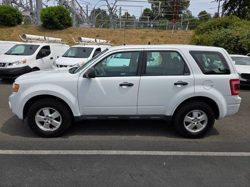 Used 2012 Ford Escape XLS AWD/4WD image 4