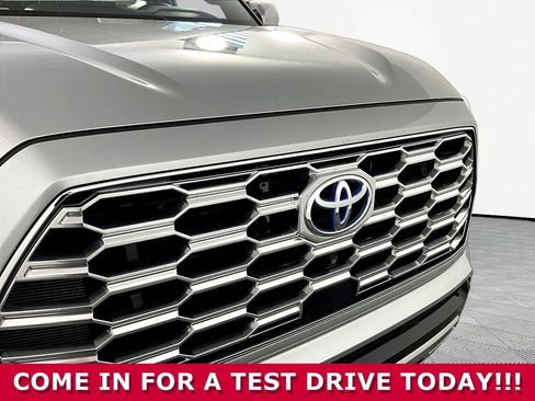 Used 2024 Toyota Sequoia Capstone AWD/4WD image 34