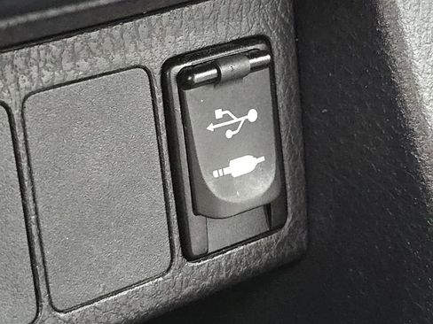 Used 2016 Toyota Corolla L image 33