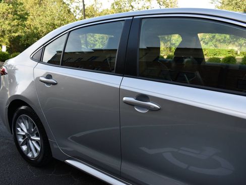 Used 2021 Toyota Corolla XLE FWD image 36