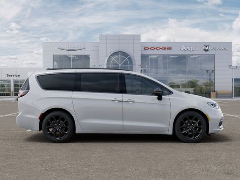 New 2026 Chrysler Pacifica Select w/ S Appearance Package FWD image 47