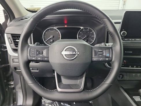 Used 2025 Nissan Rogue SV FWD image 23