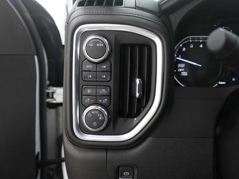 Used 2022 GMC Sierra 1500 Elevation image 24
